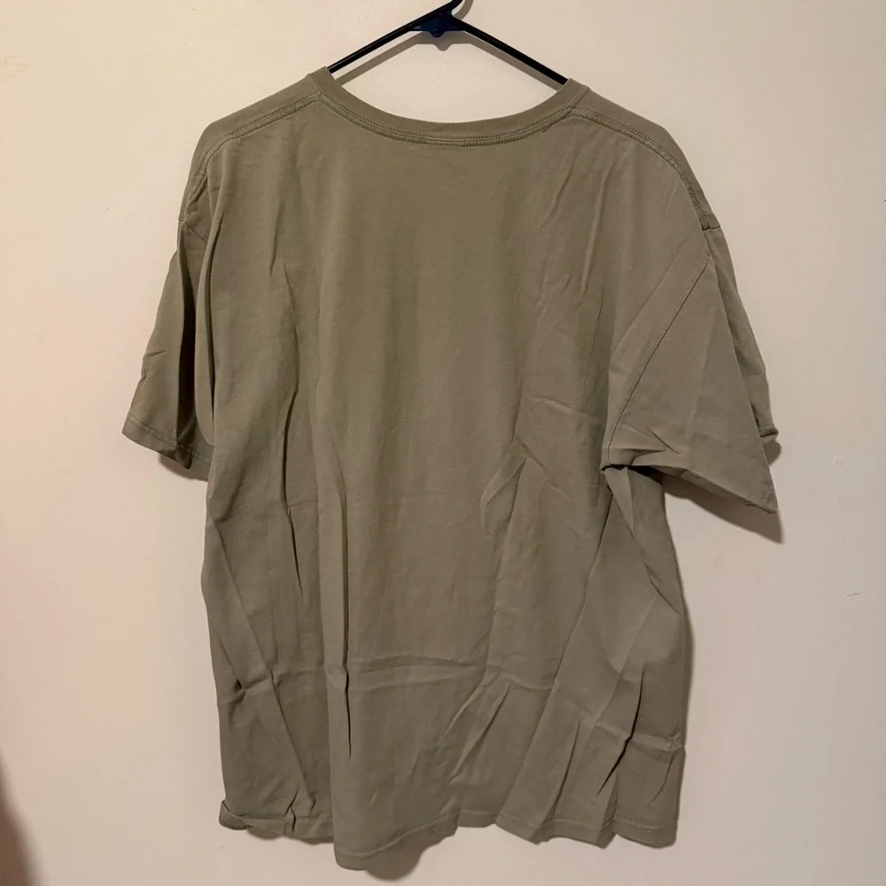 tshirt - Picture 3 of 3
